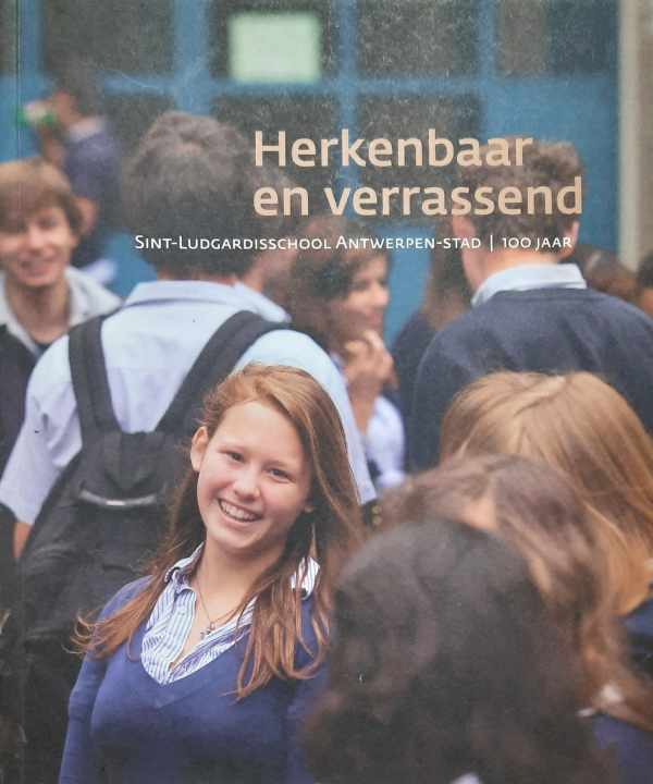 Book cover 202111121726: FIERENS Dirk, VAN DORPE Betty, FRANSEN Ann, e.a. | Herkenbaar en verrassend : Sint-Ludgardisschool Antwerpen-stad, 100 jaar